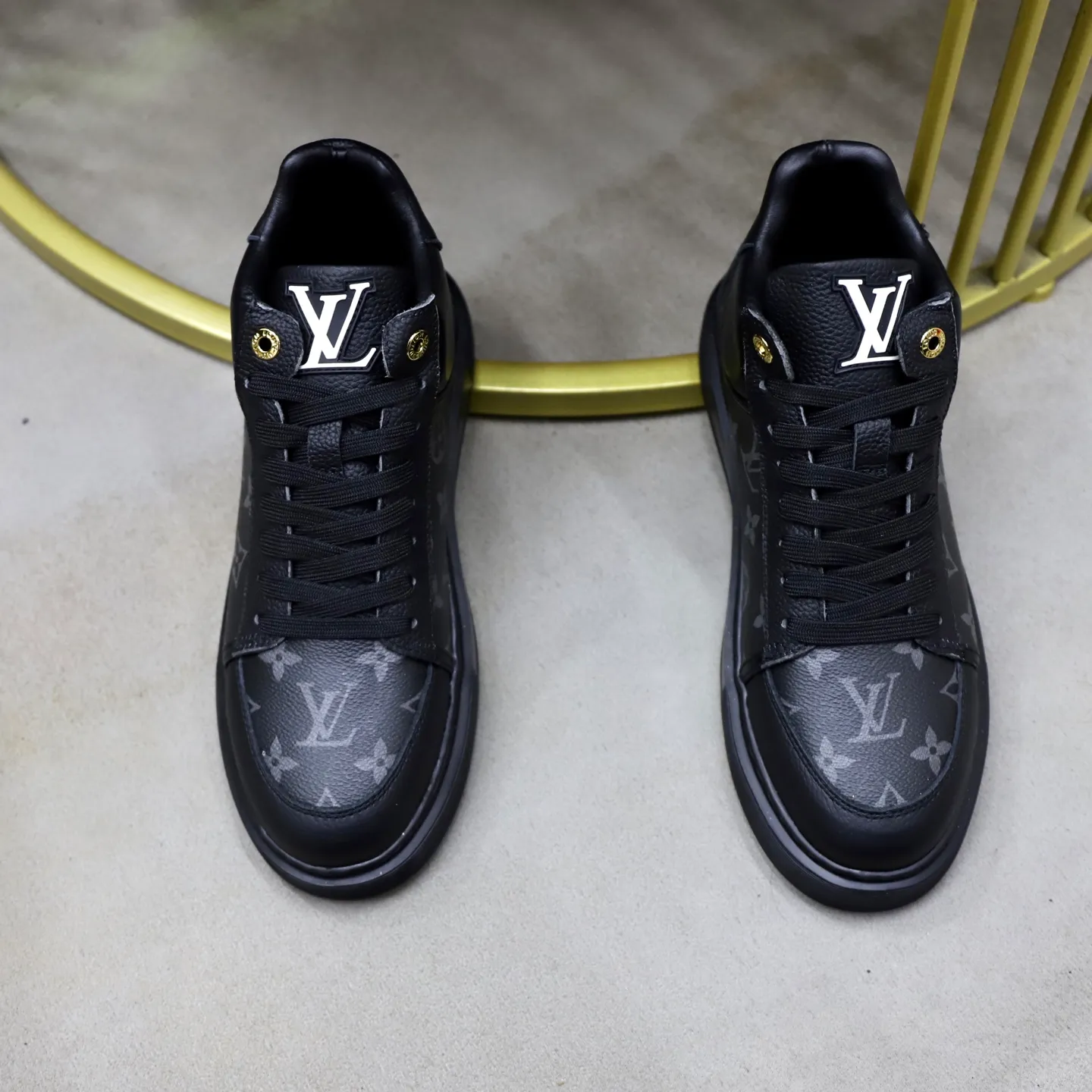 Ex-factory price: 442💰🙅‍♂️🙅‍♂️🙅‍♂️ Brand: LV Louis Vuitton Standard code: 38-44 (45 customized) Grade: Same as the official website Material: Original cowhide material spliced with brand rubber Comfortable and breathable lining Lightweight and wear-resistant sports outsole Style category: Men's fashionable casual shoes Running sneakers Distinguished luxury brand elements Top luxury color: actual picture color